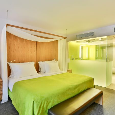 阿尔加维史诗萨纳酒店 阿尔布费拉 外观 照片 A room at the hotel