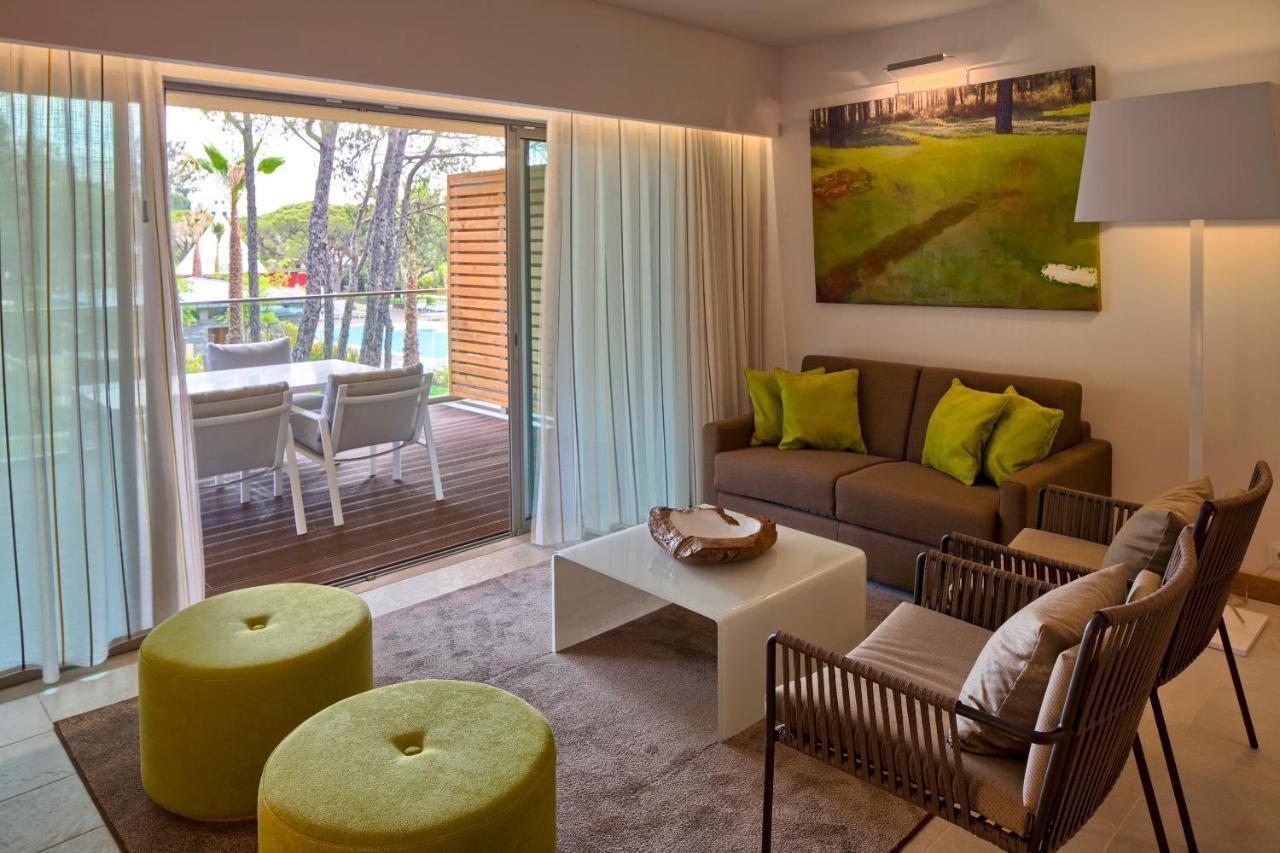 阿尔加维史诗萨纳酒店 阿尔布费拉 外观 照片 Living room of a suite at the Iberostar Grand Hotel Bahia, 2018